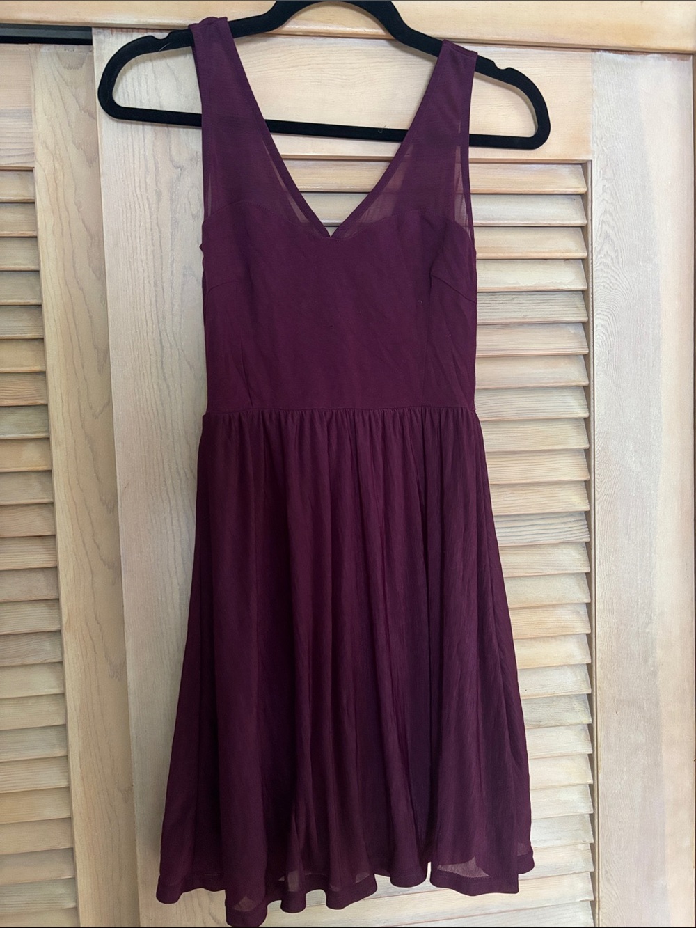 Divided Sleeveless V-Neck Chiffon Dress in Wine